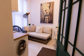Junior Orange Apartment with Panorama next to Danube